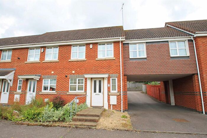 3 Bedroom Terraced House To Rent In Vicarage Road, Rushden, NN10