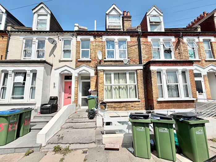 3 Bedroom Maisonette To Rent In Saunders Road, Plumstead, SE18