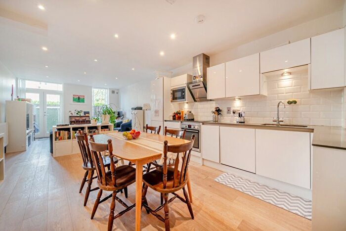 2 Bedroom Flat For Sale In Bushey Road, London, SW20