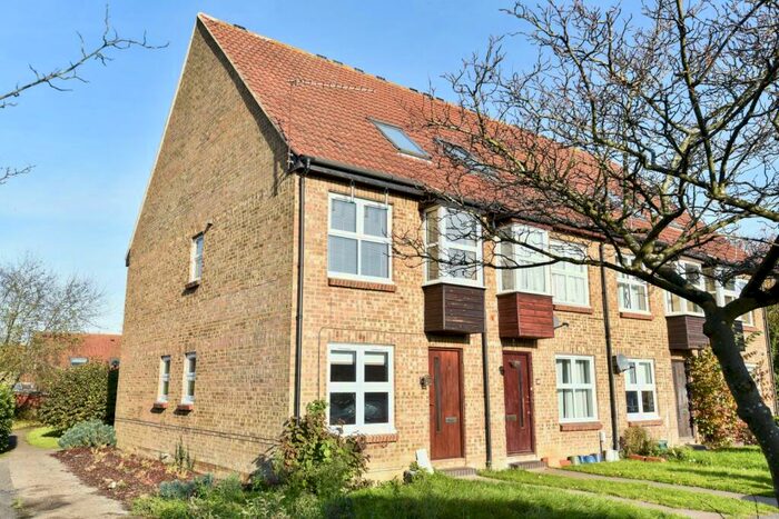 1 Bedroom Maisonette To Rent In Bradfield Close, Burpham, Guildford, GU4