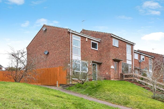 3 Bedroom End Of Terrace House For Sale In Knaves Hill, Linslade, Leighton Buzzard, LU7