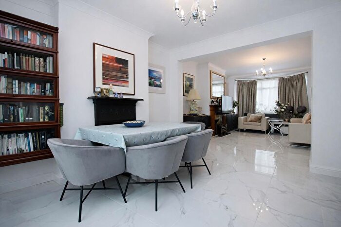 3 Bedroom Semi Detached House For Sale In Bullhead Road, Borehamwood, WD6