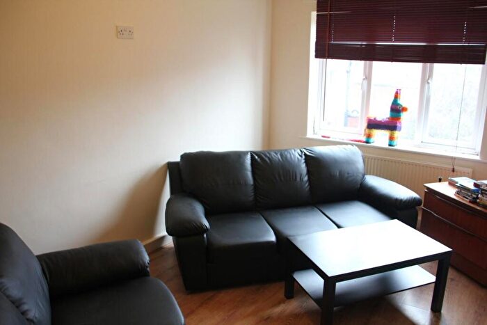 3 Bedroom Apartment To Rent In Pennington Court, Woodhouse, Leeds, LS6