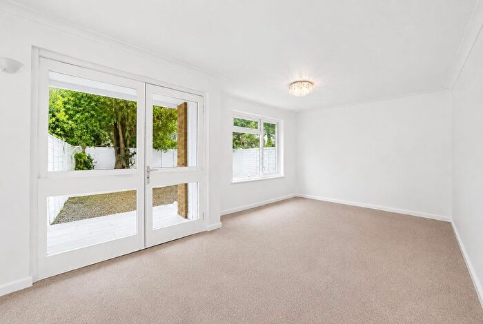 3 Bedroom Flat For Sale In Solon New Road Estate, London, SW4