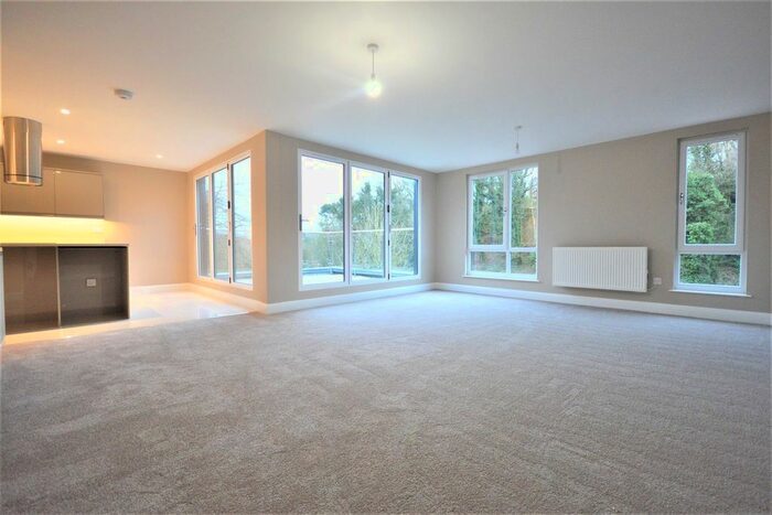 2 Bedroom Flat To Rent In Buxton Road West, Disley, Stockport SK12