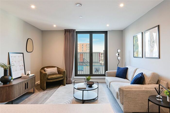 1 Bedroom Flat To Rent In Spinners Yard, Spinners Lane, LS7