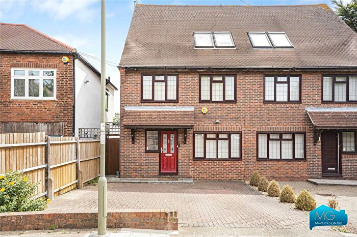 4 Bedroom Semi-Detached House To Rent In Monks Avenue, New Barnet, Hertfordshire, EN5