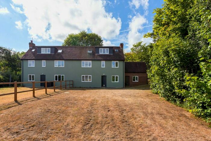 2 Bedroom Flat To Rent In Ends Place, Byfleets Lane, Warnham, Horsham, RH12