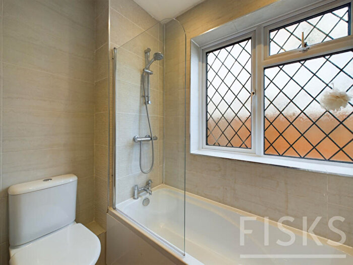 2 Bedroom Chalet For Sale In Kents Hill Road, Benfleet, SS7