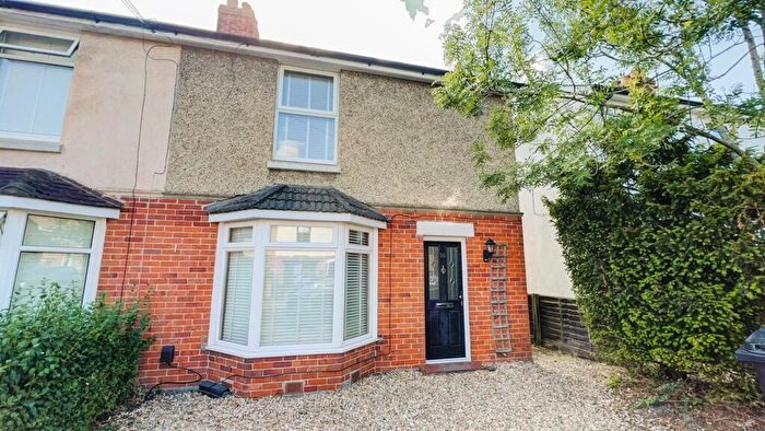 3 Bedroom Semi-Detached House For Sale In Queens Road, Petersfield, Hampshire, GU32