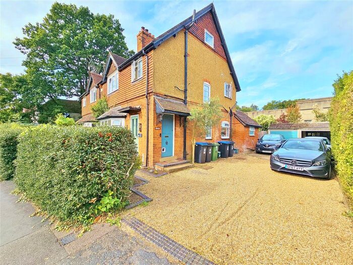 2 Bedroom Flat To Rent In York Road, Woking, Surrey, GU22