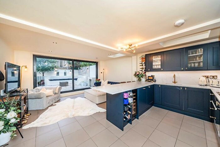 2 Bedroom Maisonette For Sale In Barmouth Road, Wandsworth, SW18