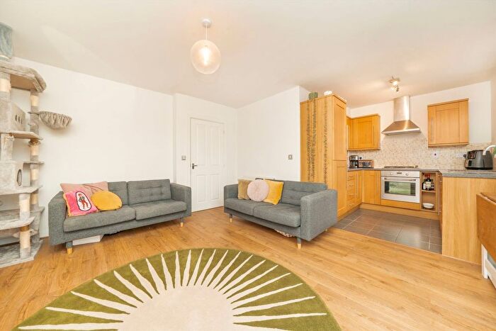 2 Bedroom Flat For Sale In Coppetts Road, London, N10
