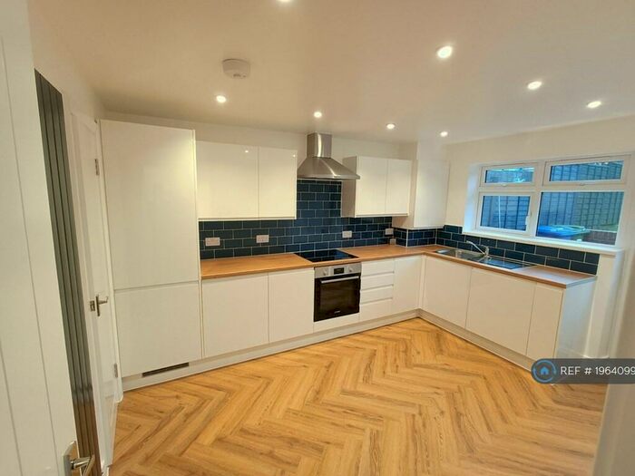 3 Bedroom Terraced House To Rent In Waynflete Close, Brackley, NN13