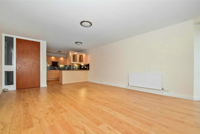 1 Bedroom Flat To Rent In Riverside Court, Nine Elms, SW8