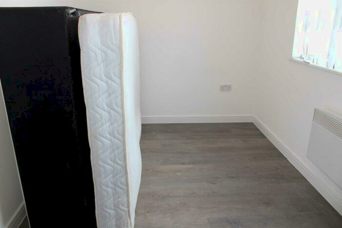 1 Bedroom Flat To Rent In Lombard Street West, West Bromwich, B70