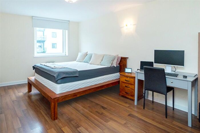 2 Bedroom Apartment To Rent In Berglen Court, Branch Road, London, E14
