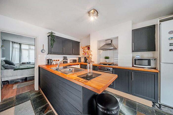 2 Bedroom Flat For Sale In Ridgeway Road, Oxford, OX3