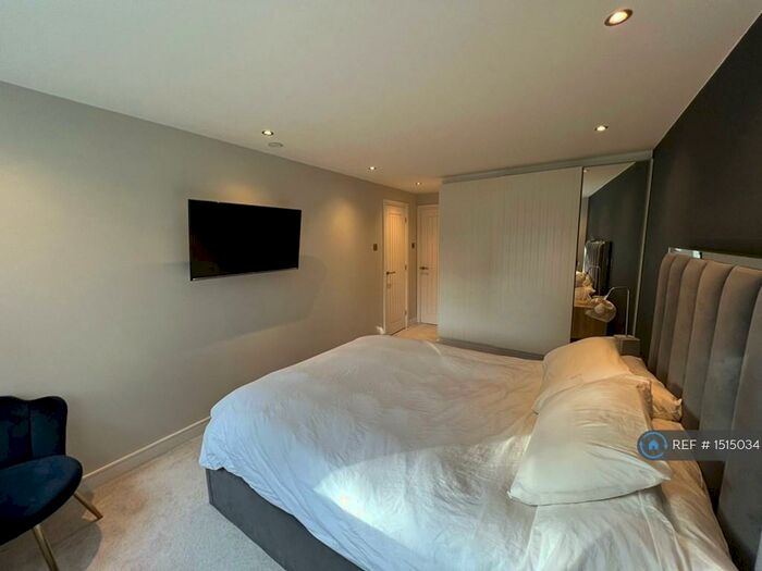 2 Bedroom Flat To Rent In Oakwood Avenue, Beckenham, BR3