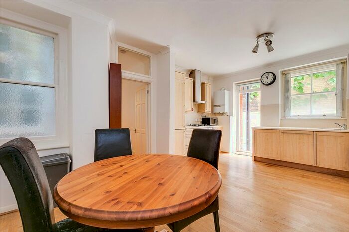 3 Bedroom Flat To Rent In Drayton Gardens, London, SW10