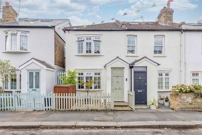 2 Bedroom Property To Rent In York Road, Teddington, TW11