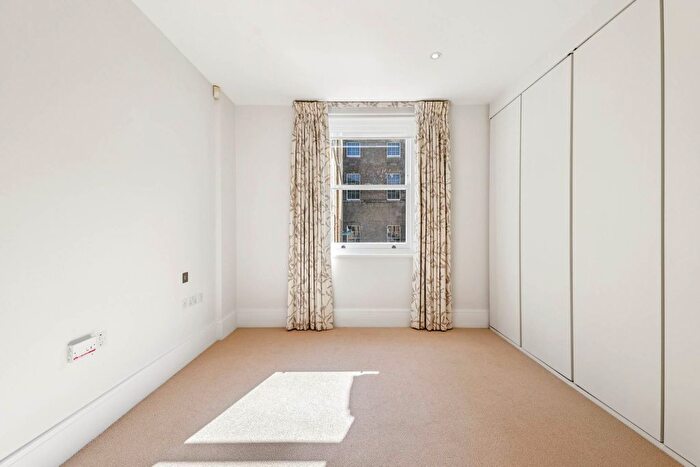 1 Bedroom Flat To Rent In Cavalry Square, London, SW3