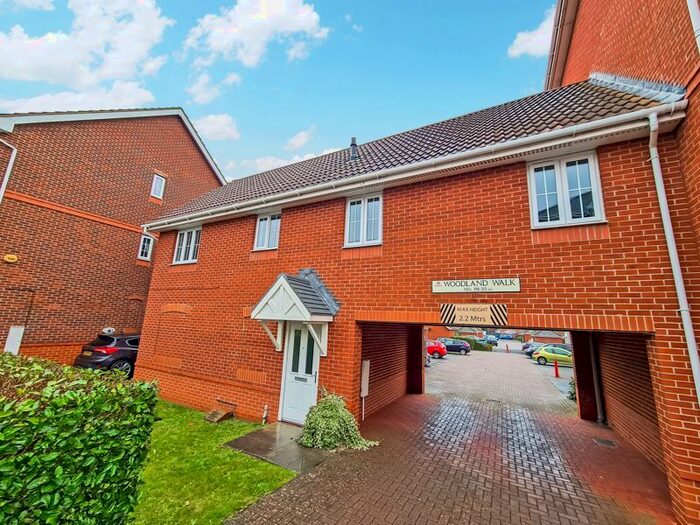 2 Bedroom Flat To Rent In Woodland Walk, Aldershot GU12