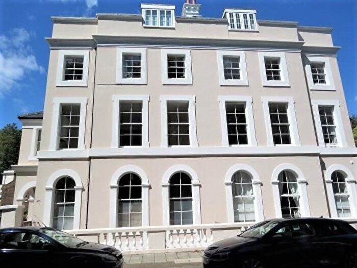 2 Bedroom Flat To Rent In Grove Park, Camberwell, London, SE5