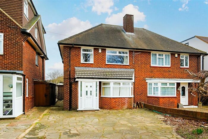 3 Bedroom Semi-Detached House To Rent In Oaks Lane, Ilford, IG2