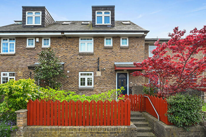 3 Bedroom Terraced House For Sale In Rum Close, Wapping, E1W