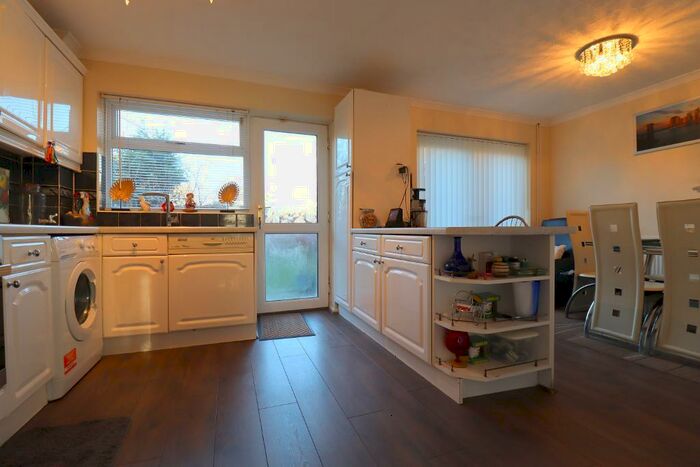 3 Bedroom Semi-Detached House For Sale In Ilford Close, Stopsley, Luton, Bedfordshire, LU2