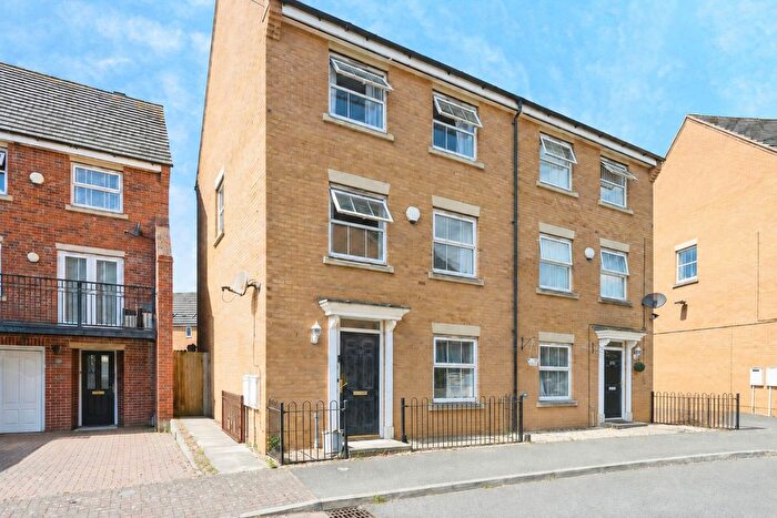4 Bedroom Semi-Detached House For Sale In Buckthorn Road, Hampton Hargate, Peterborough, PE7