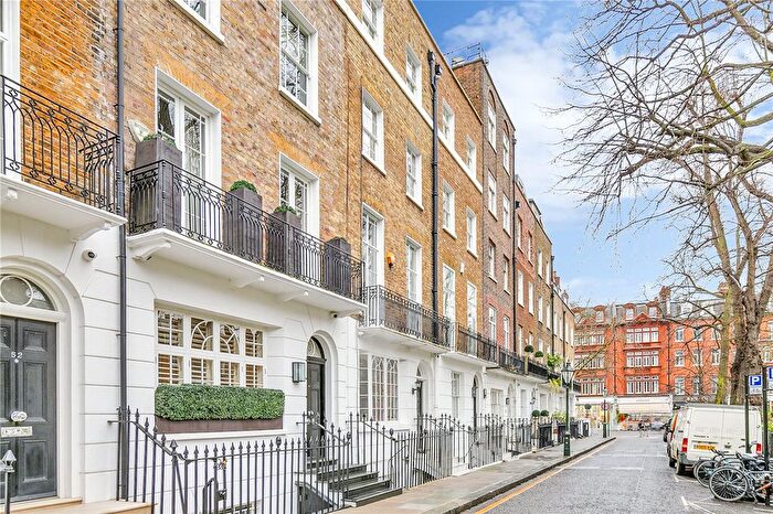 1 Bedroom Flat To Rent In Brompton Square, London, SW3
