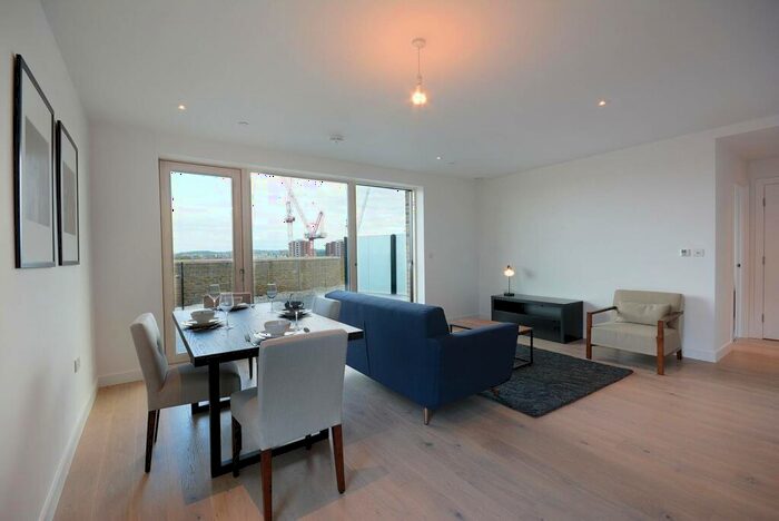 1 Bedroom Flat To Rent In Rutherford Heights, Elephant And Castle, London, SE17