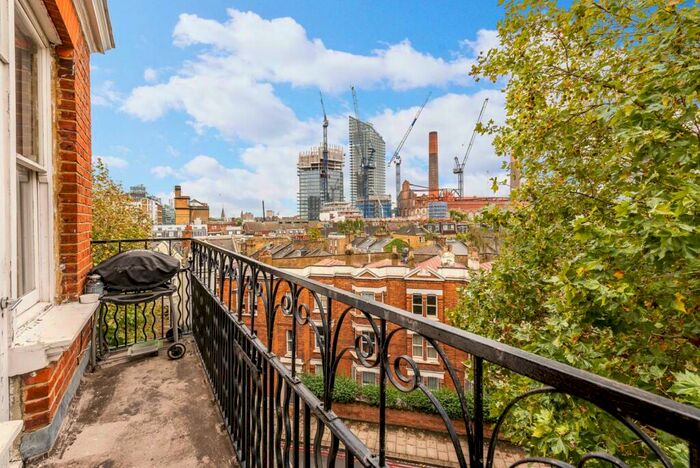 3 Bedroom Flat To Rent In Cremorne Road, Chelsea, London, SW10