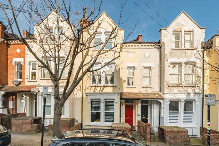 3 Bedroom Flat For Sale In Eckstein Road, Clapham Junction, SW11
