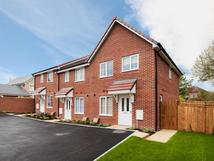 3 Bedroom Semi-Detached House To Rent In Crouch Hill Road, Banbury, OX16