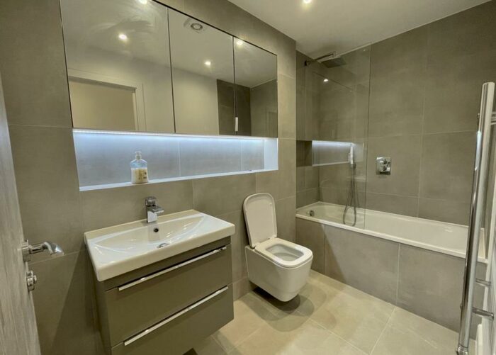 2 Bedroom Flat To Rent In Wessex Gardens, Golders Green, NW11