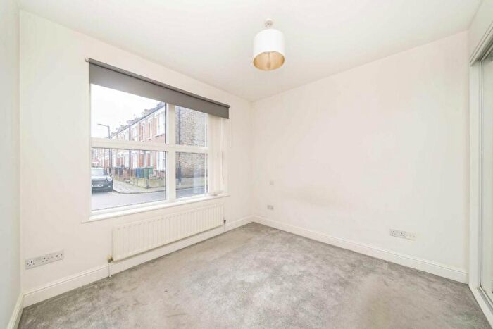 2 Bedroom Flat To Rent In Alberta Street, Kennington, SE17