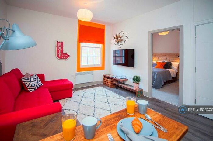 1 Bedroom Flat To Rent In Century Place, Bristol, BS2