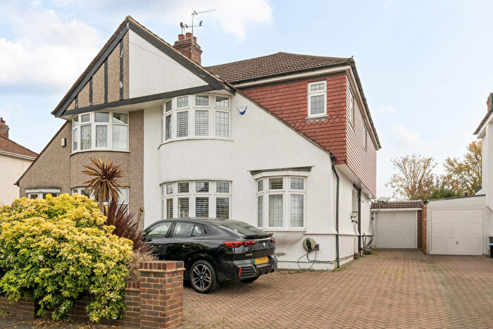 5 Bedroom Semi-Detached House For Sale In Hurst Road, Sidcup, DA15