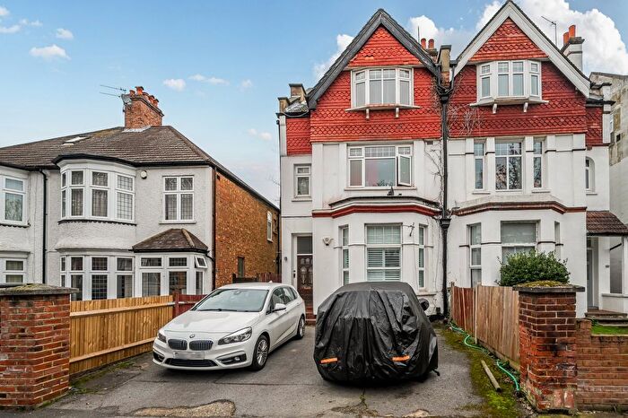 2 Bedroom Flat For Sale In Queen Anne Avenue, Bromley, BR2