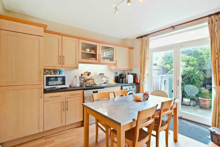 4 Bedroom Semi-Detached House To Rent In Searles Road, London, SE1