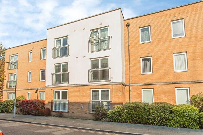 2 Bedroom Flat For Sale In Vantage Court, Kenway, Southend-On-Sea, Essex, SS2