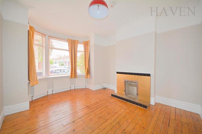 2 Bedroom Maisonette To Rent In Kitchener Road, East Finchley, N2