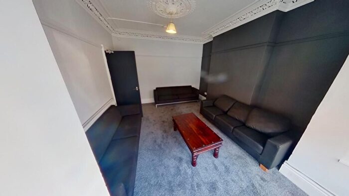 6 Bedroom Semi-Detached House To Rent In Burford Road, Nottingham, NG7