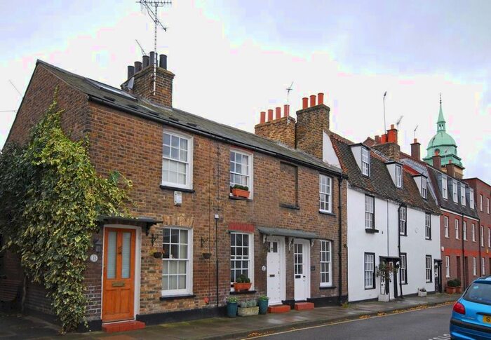 2 Bedroom Property To Rent In Lancaster Cottages, Richmond, TW10