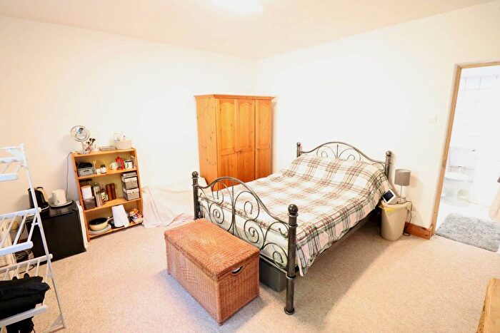1 Bedroom Studio To Rent In Beechwood Road, High Wycombe, HP12