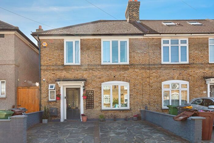 3 Bedroom End Terrace House For Sale In Sisley Road, Barking, Essex, IG11