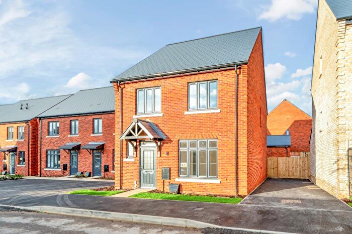 4 Bedroom Semi-Detached House To Rent In Heyford Park, Bicester, Oxfordshir, OX25